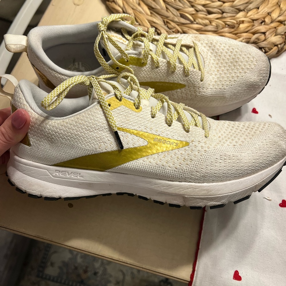 White and Gold Brooks
